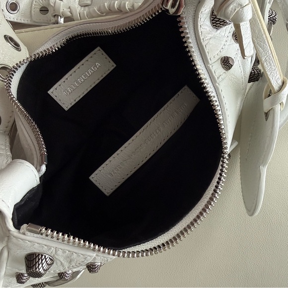 Balenciaga White Leather Crossbody with Heart Tag and Studs - Picture 4 of 7
